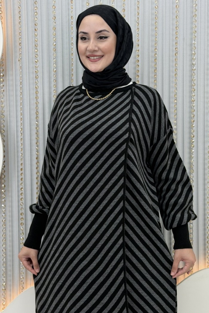 Sezin Hırka  Siyah