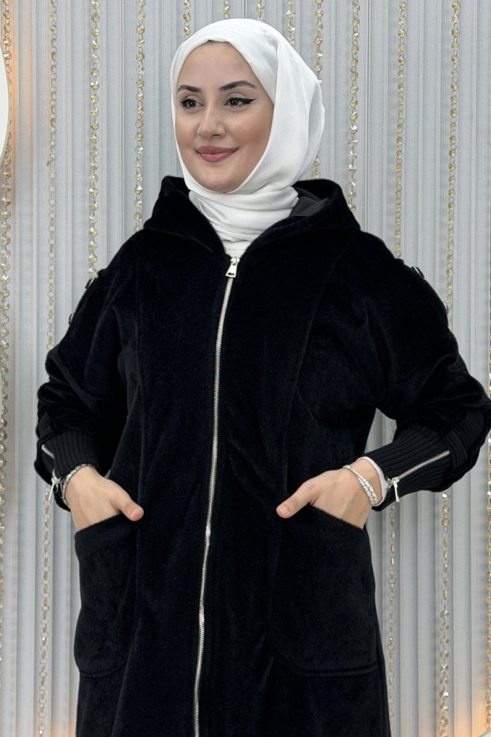 Çağla Kaban Siyah